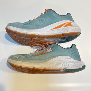 Women’s Altra Paradigm size 8